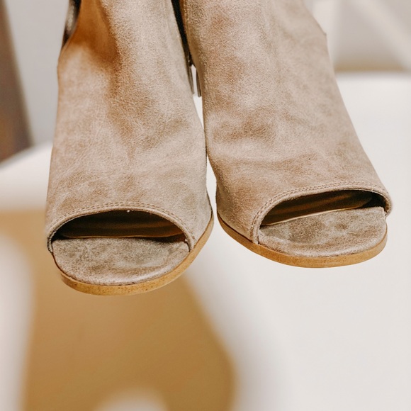 FERGALICIOUS high heeled booties SIZE 9 - Picture 5 of 5